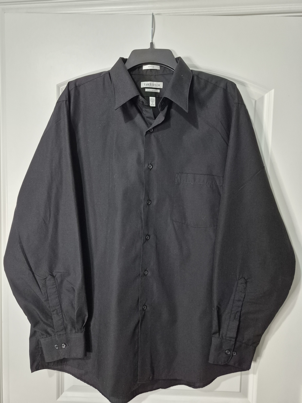 Van Heusen Men's XL Dress Shirt 17 34/35 Button Up Black Regular Fit Poplin EUC